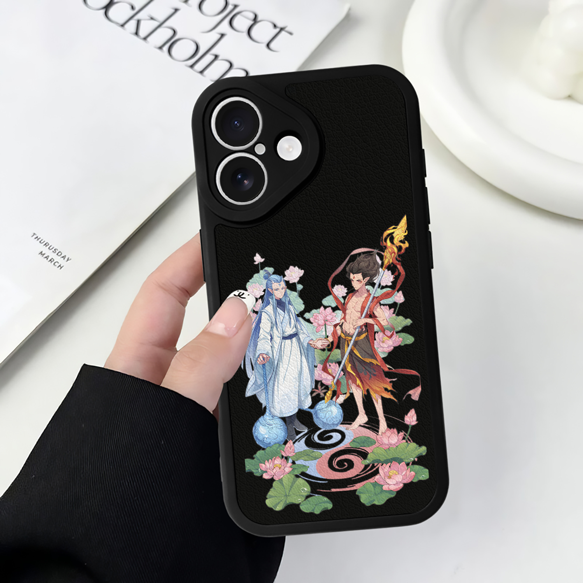（画像用） Ne Zha 2 ナタ 魔童の大暴れ 【iPhone 16シリーズ対応】シリコンスマホケース（レザー調） 材質：シリコン